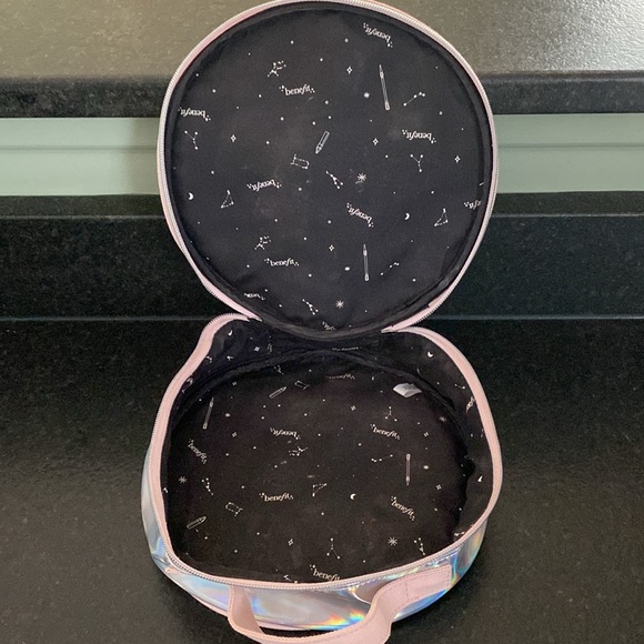 Round metallic makeup bag - Picture 4 of 4